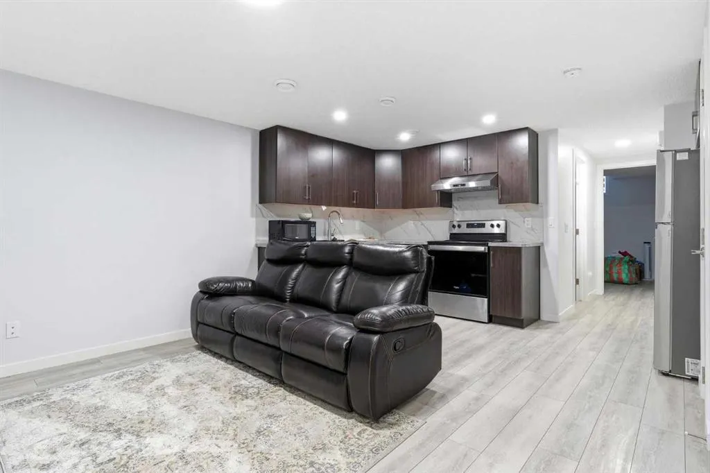 44 Amblefield Avenue NW