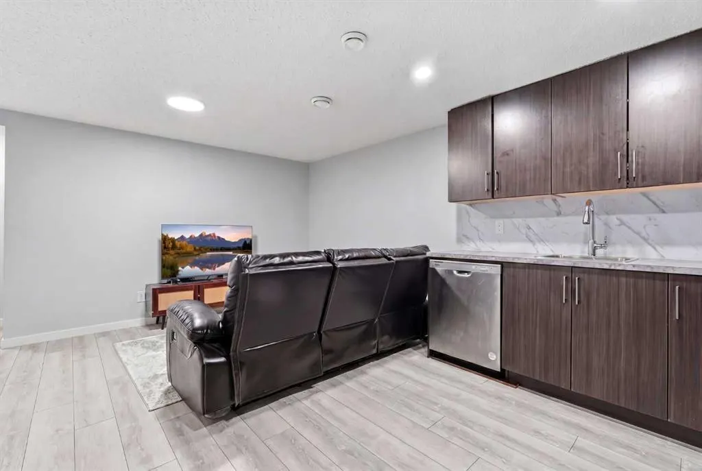 44 Amblefield Avenue NW