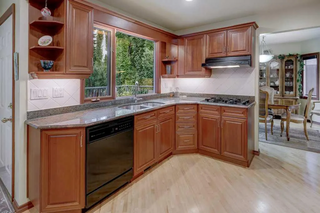 6 Vardana Place NW
