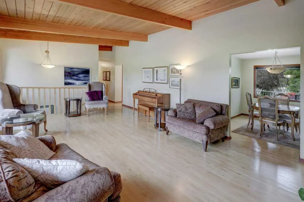 6 Vardana Place NW