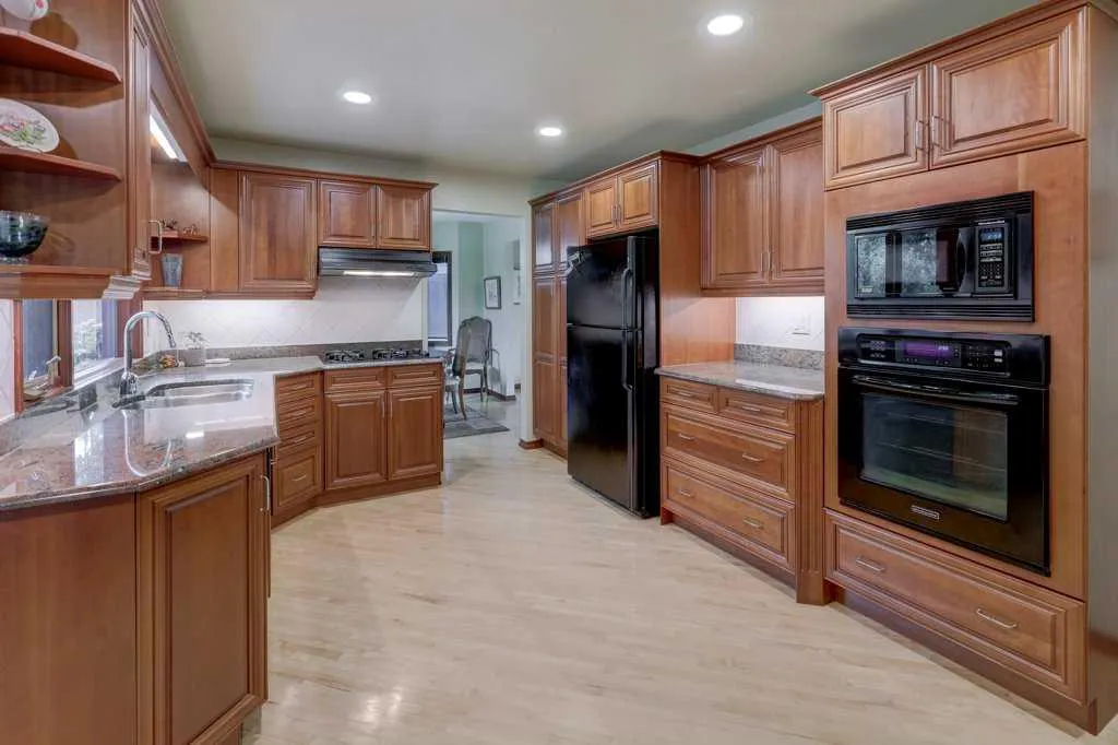 6 Vardana Place NW
