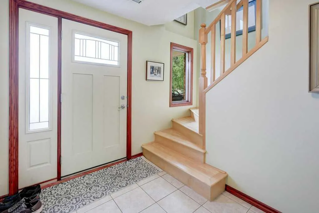 6 Vardana Place NW