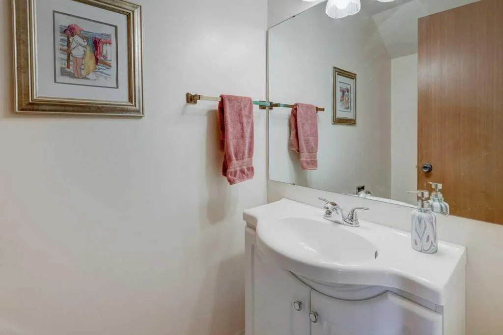 6 Vardana Place NW