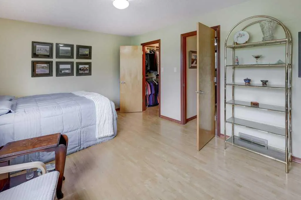 6 Vardana Place NW