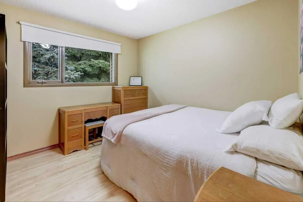 6 Vardana Place NW