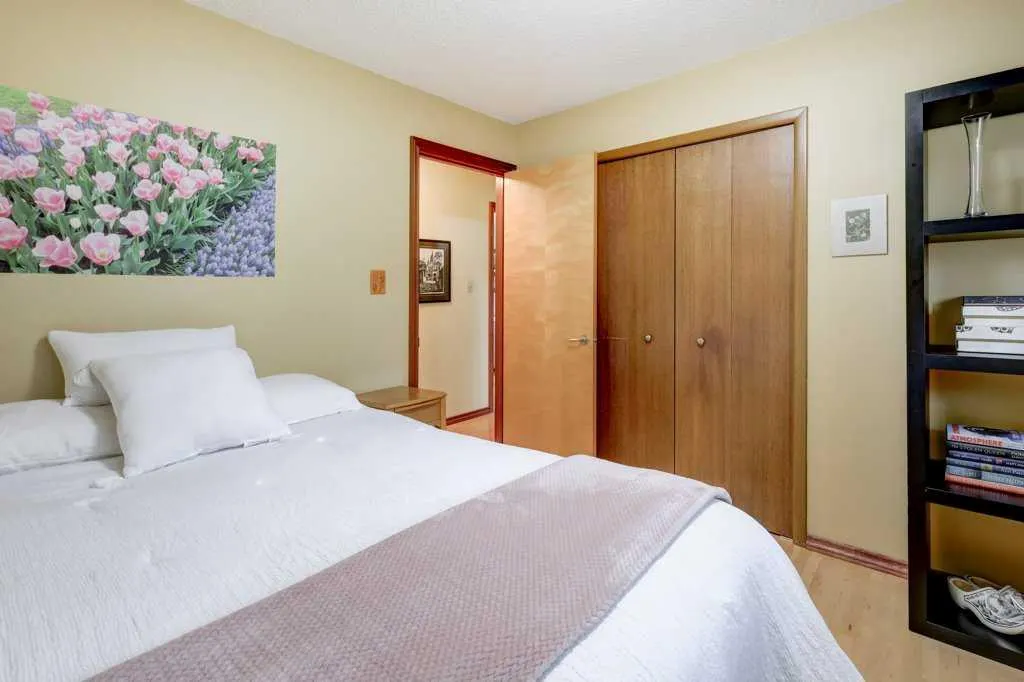 6 Vardana Place NW