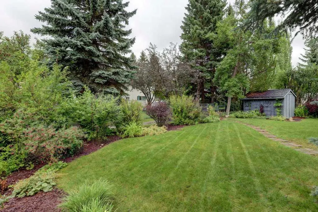 6 Vardana Place NW
