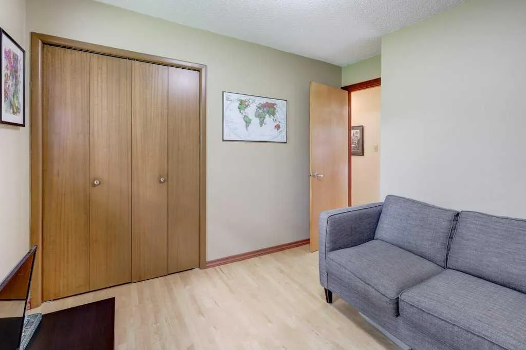 6 Vardana Place NW