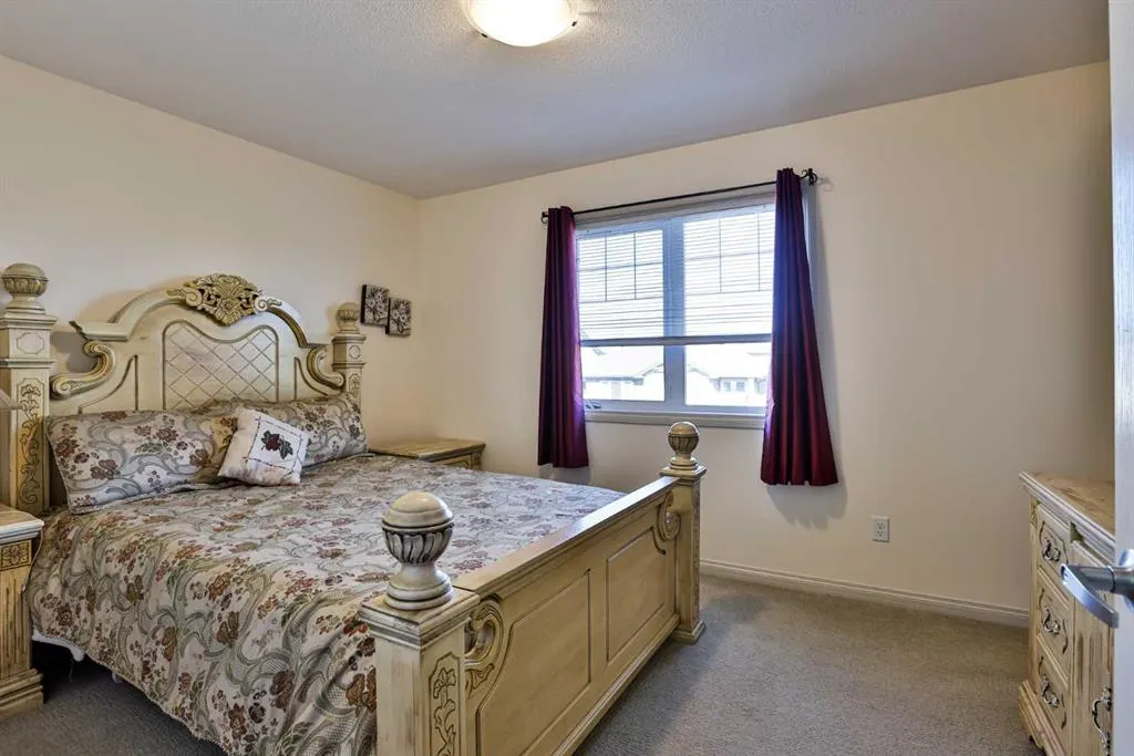 832 Silkstone Close W