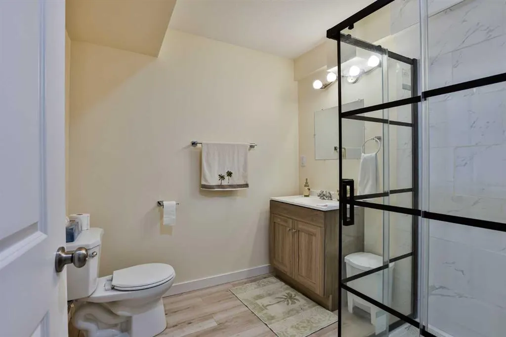 832 Silkstone Close W