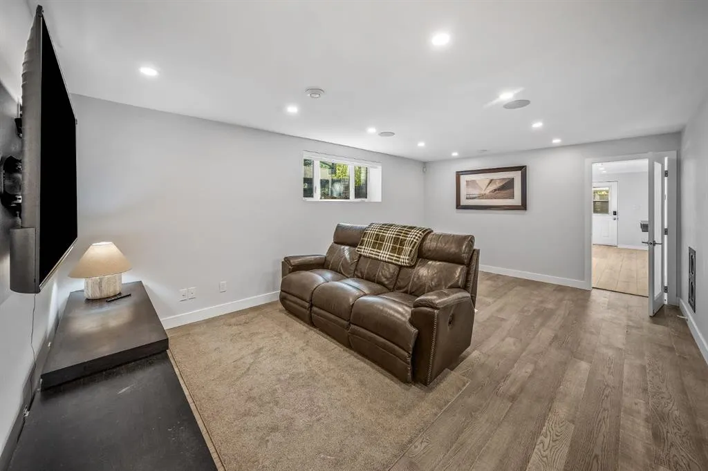 258 Grizzly Crescent
