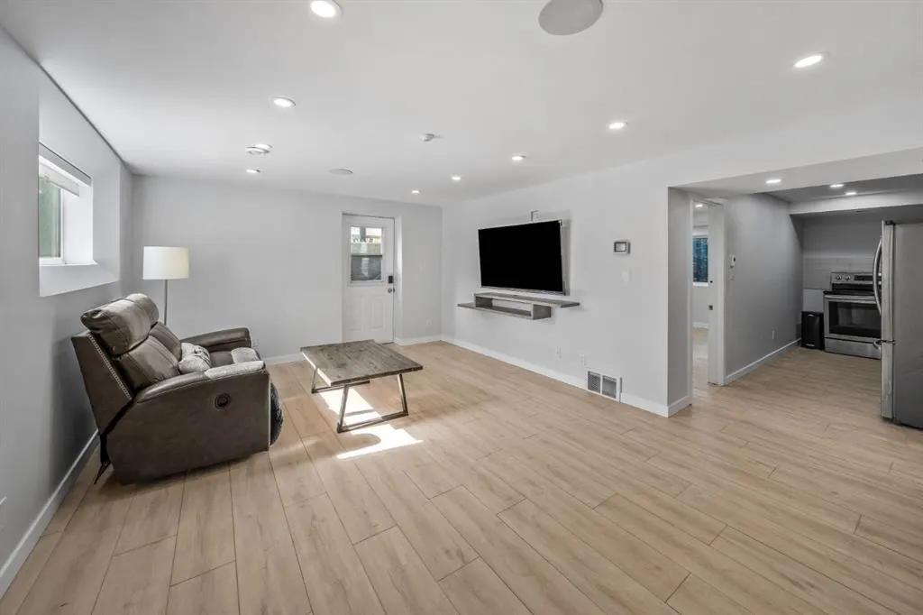 258 Grizzly Crescent