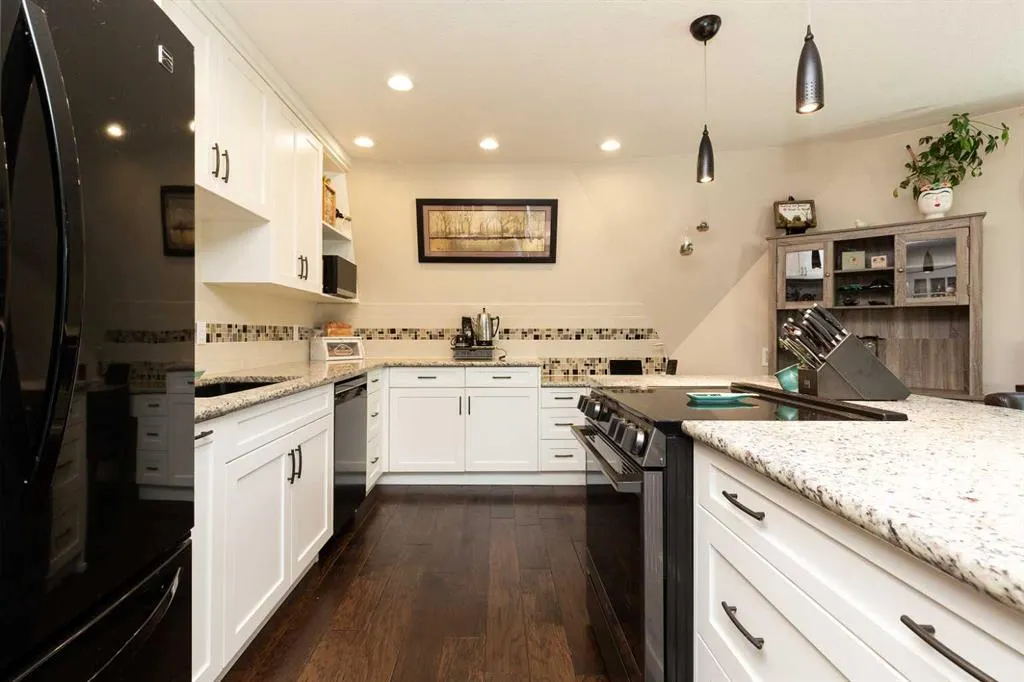 115 Iroquois Crescent W