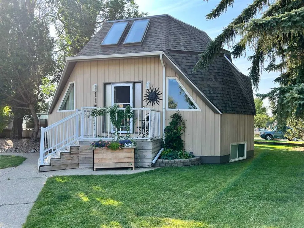 115 Iroquois Crescent W