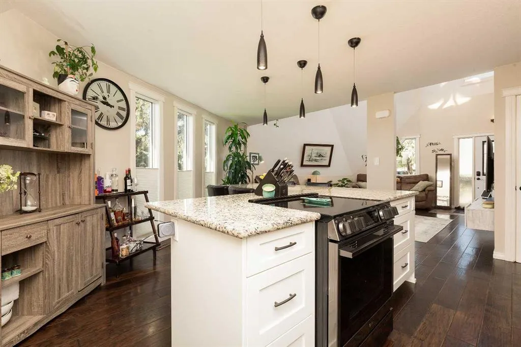 115 Iroquois Crescent W