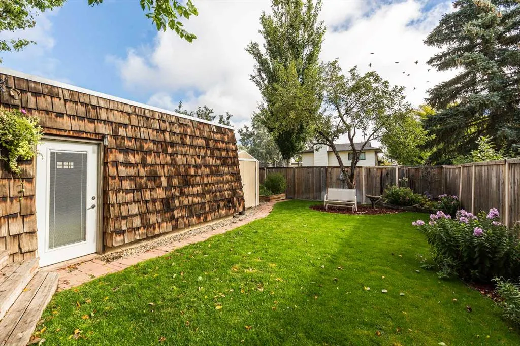 115 Iroquois Crescent W