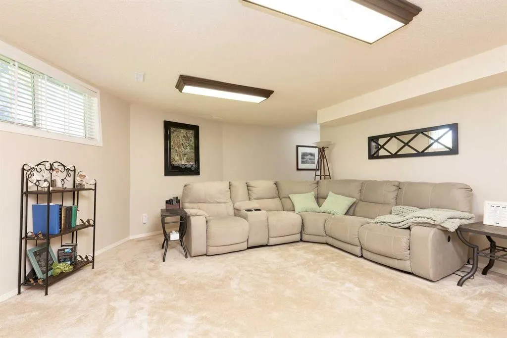 115 Iroquois Crescent W