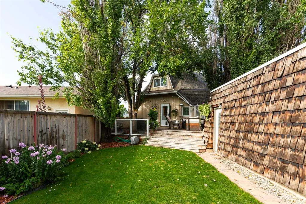 115 Iroquois Crescent W