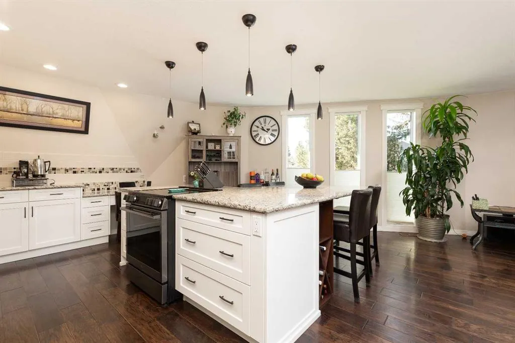 115 Iroquois Crescent W