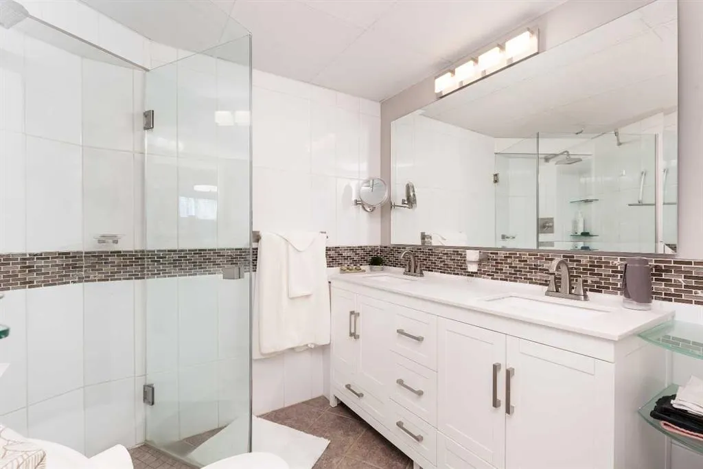 115 Iroquois Crescent W