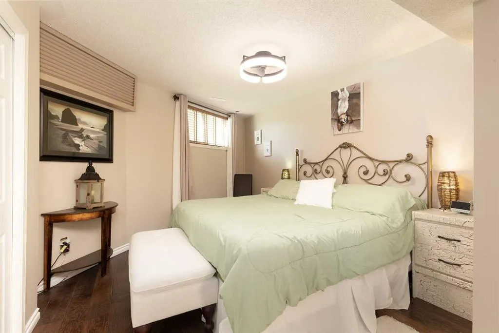 115 Iroquois Crescent W