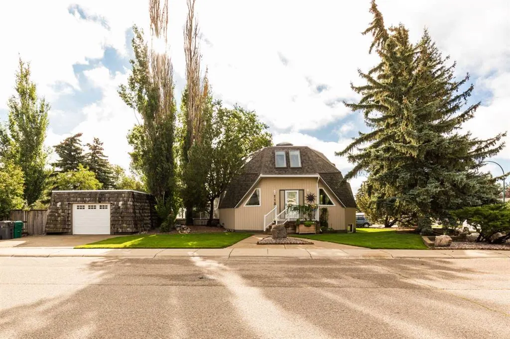 115 Iroquois Crescent W