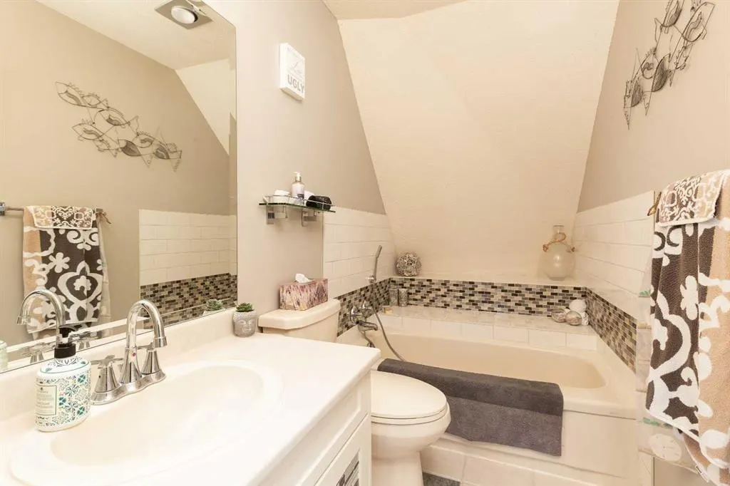 115 Iroquois Crescent W