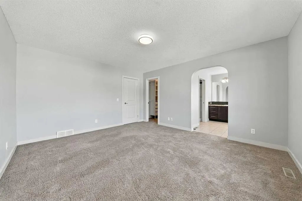 44 Skyview Point Terrace NE