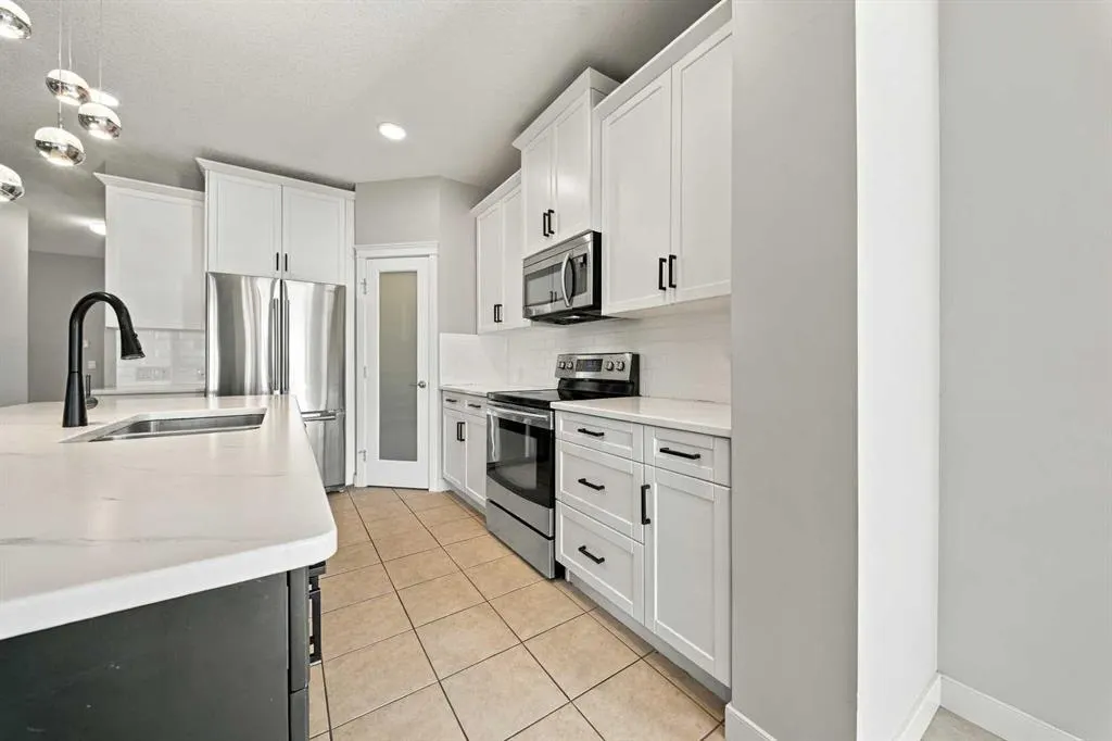 44 Skyview Point Terrace NE