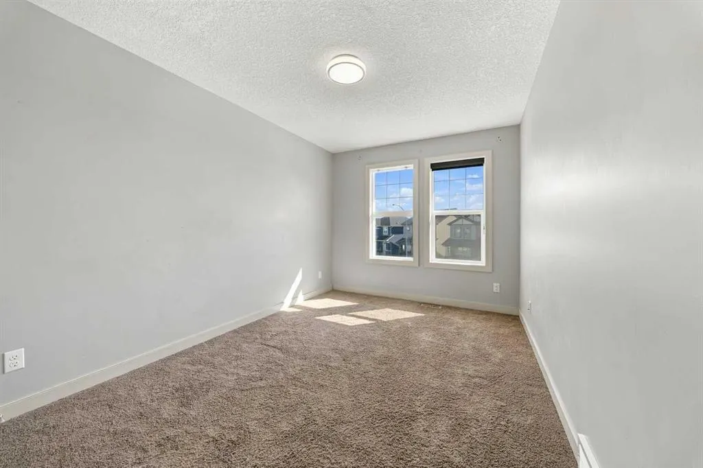 44 Skyview Point Terrace NE
