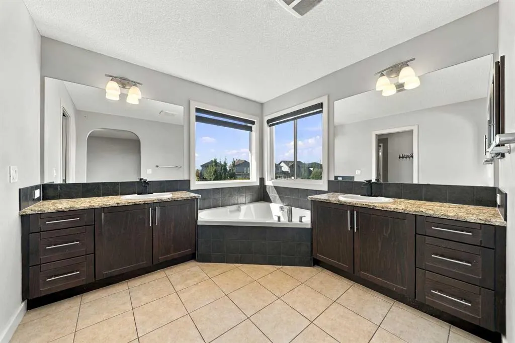 44 Skyview Point Terrace NE