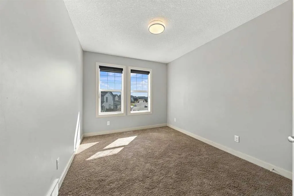 44 Skyview Point Terrace NE