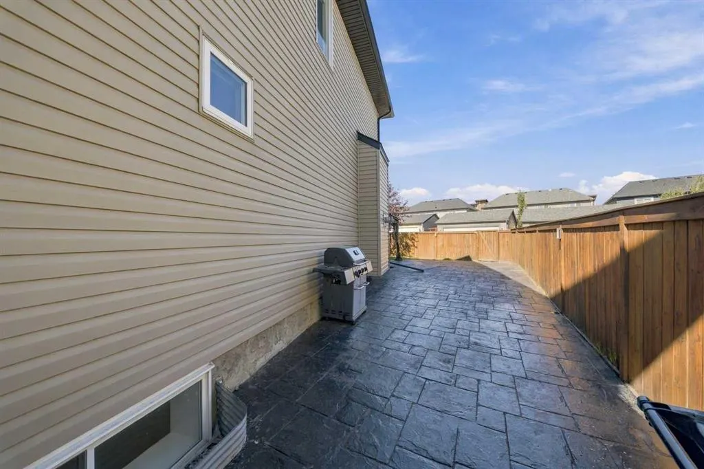44 Skyview Point Terrace NE
