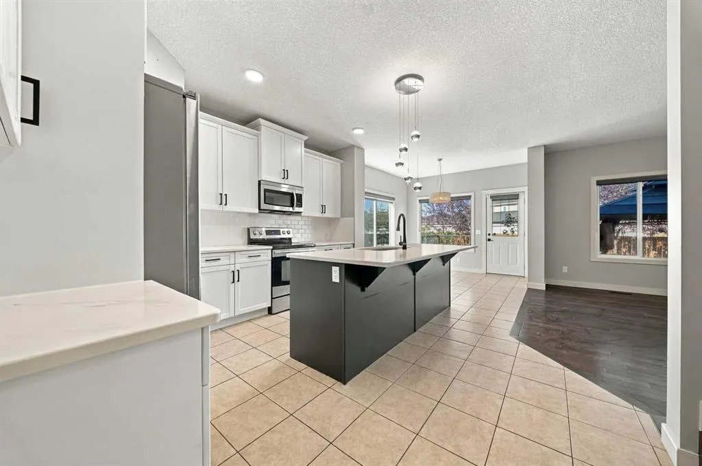 44 Skyview Point Terrace NE