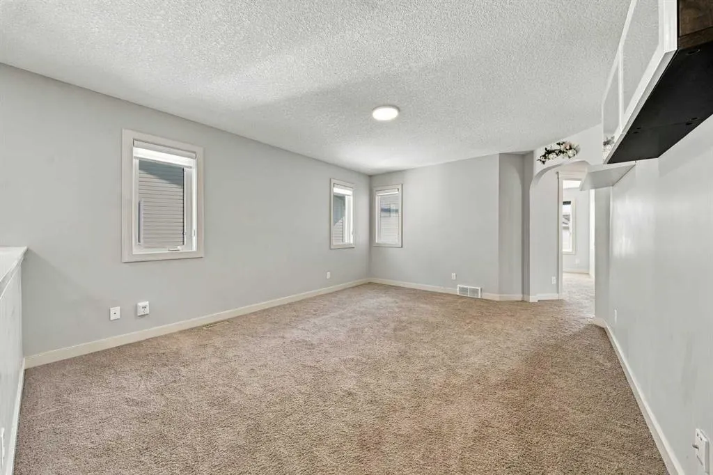 44 Skyview Point Terrace NE