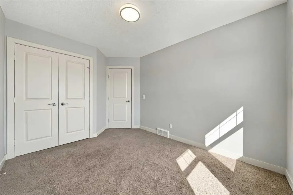 44 Skyview Point Terrace NE