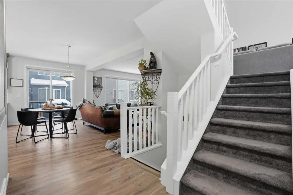 33 Carringwood Street NW