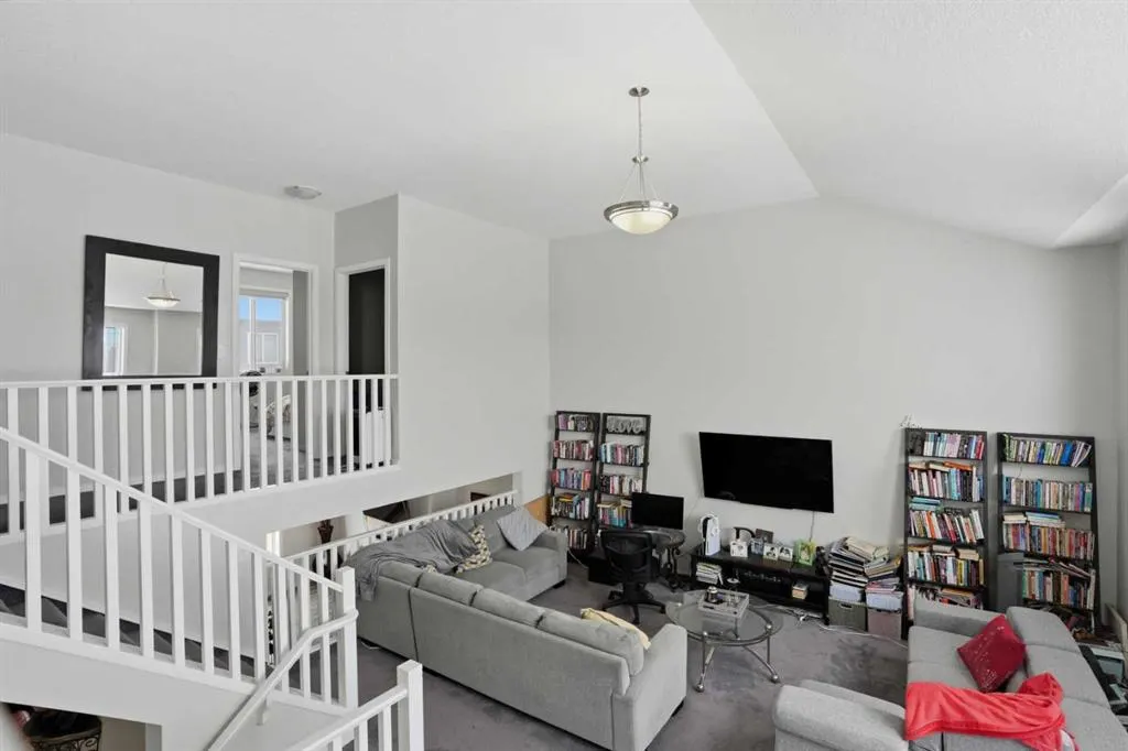 33 Carringwood Street NW