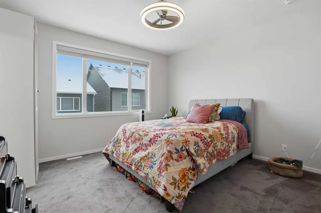 33 Carringwood Street NW