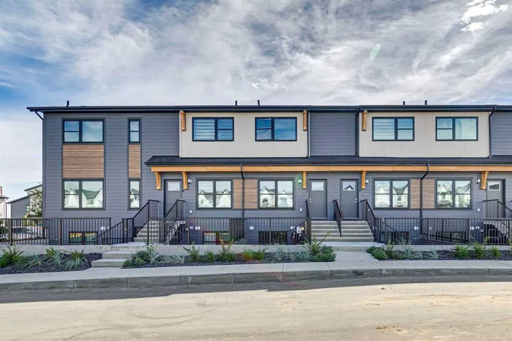 135 Mahogany Parade SE #1112