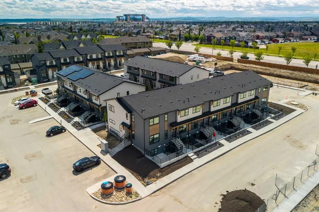 135 Mahogany Parade SE #1112
