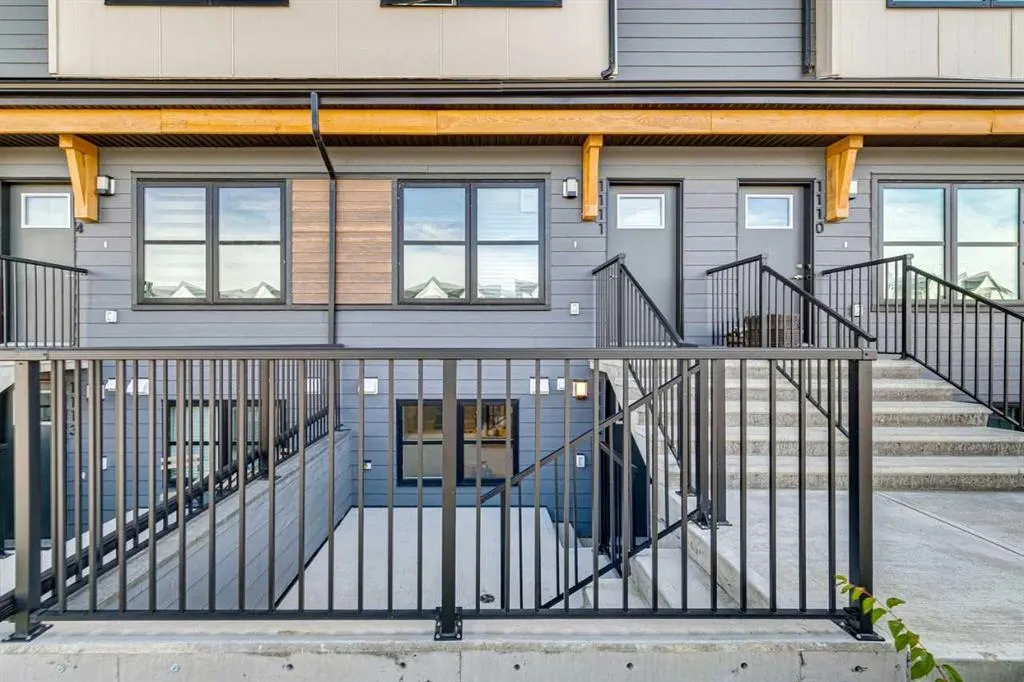 135 Mahogany Parade SE #1112
