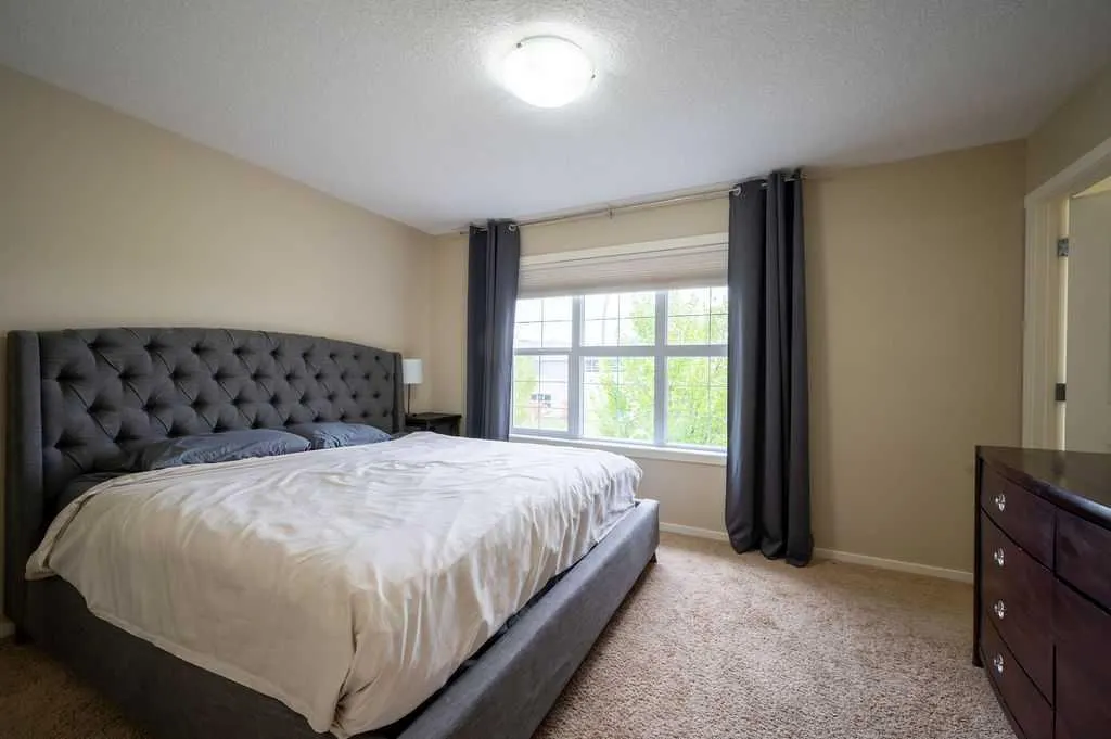 25 Marine Drive SE