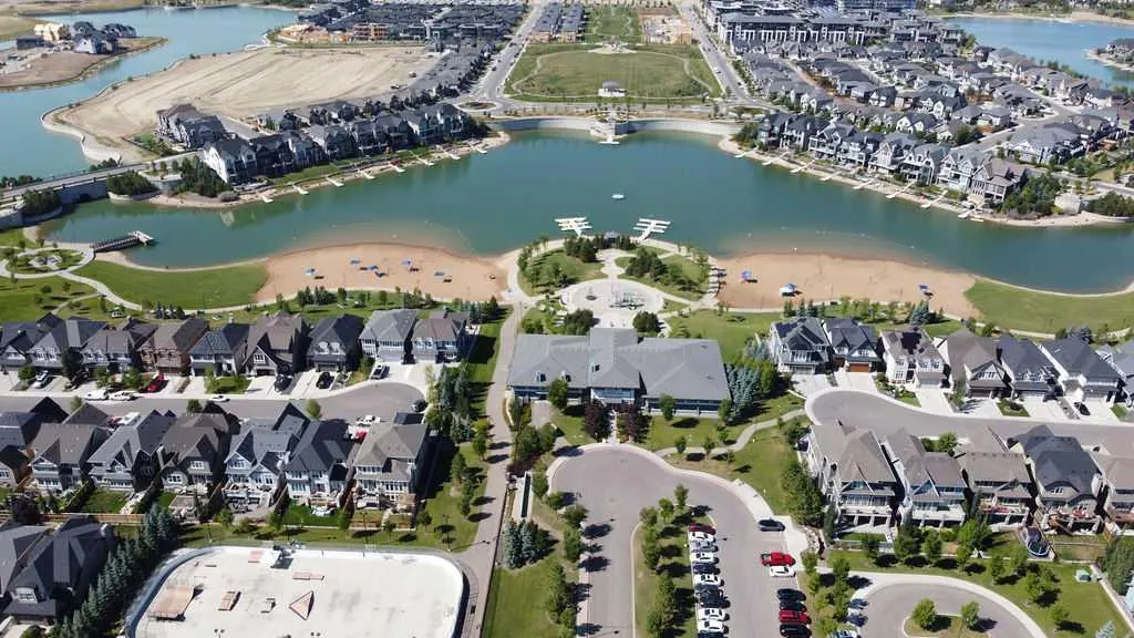 25 Marine Drive SE