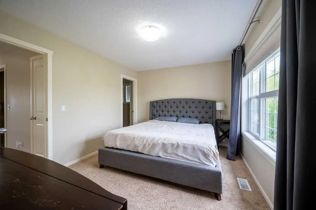 25 Marine Drive SE