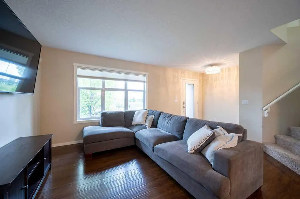 25 Marine Drive SE