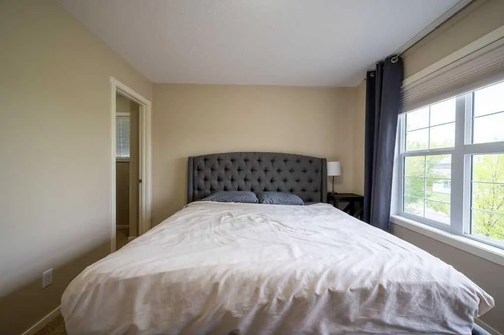 25 Marine Drive SE