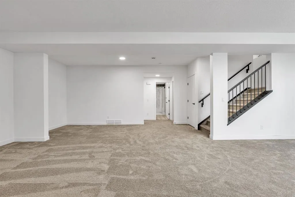 406 Rowley Way NW