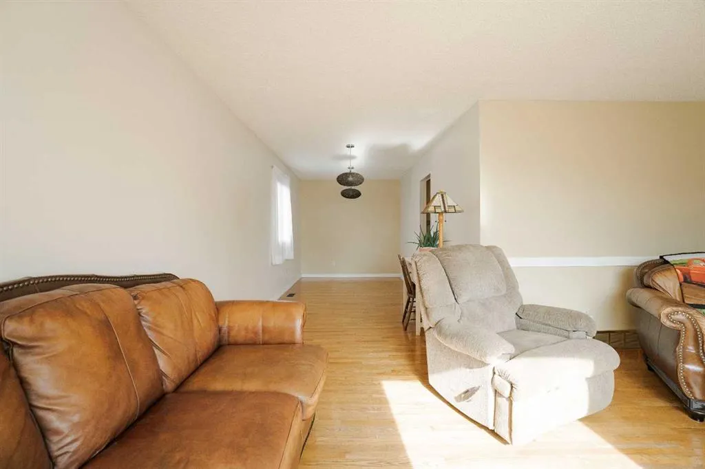 307 Cochrane Crescent
