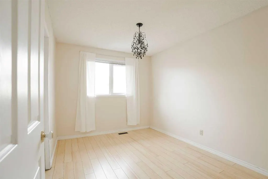 307 Cochrane Crescent